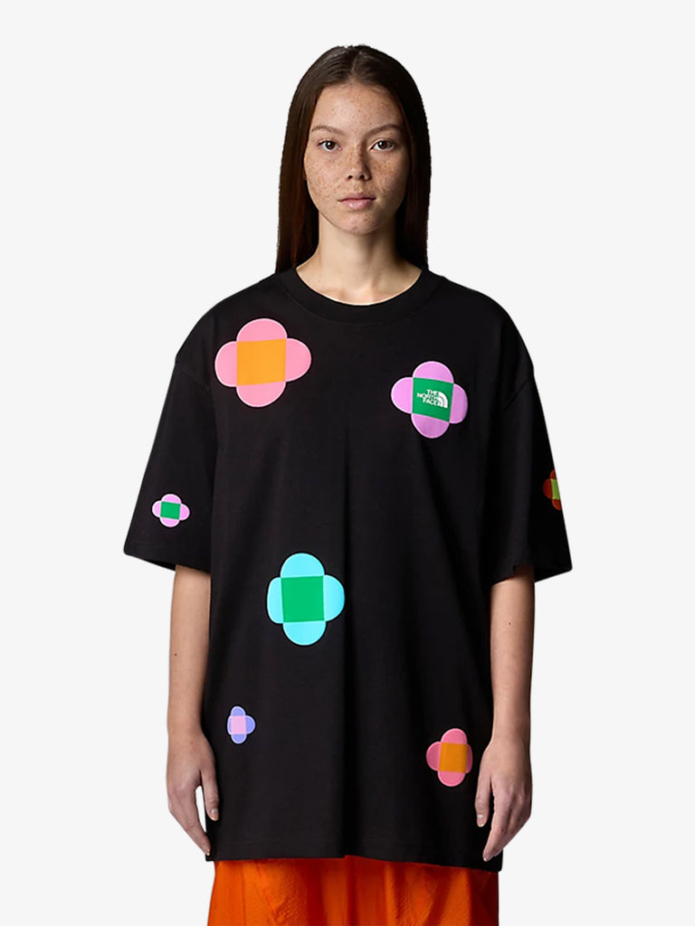 THE NORTH FACE T-shirt X Yinka Ilori Let's Blossom Together NF0A8AMC unisex cotone nero