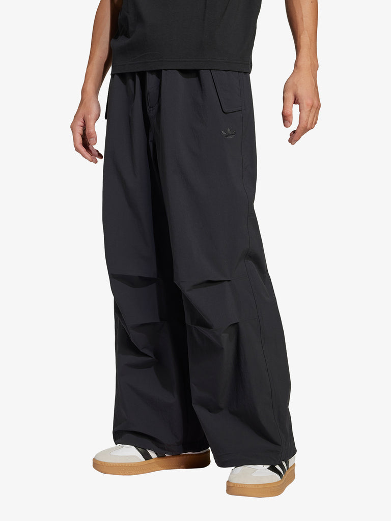 ADIDAS Pantaloni P ESS PARACHUTE JD2111 Uomo Nero