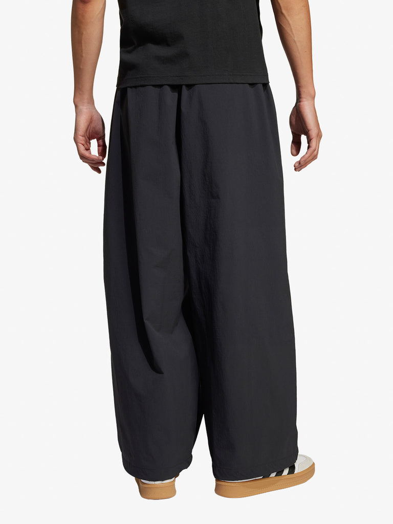 ADIDAS Pantaloni P ESS PARACHUTE JD2111 Uomo Nero