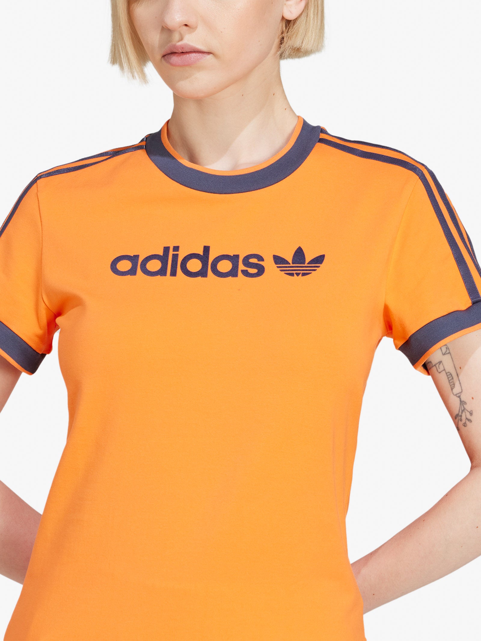 ★ adidas★ Callie Tea Orange KC4959 ADIDAS LINEAR CALI TEE JD2725 Women's Orange T-shirt